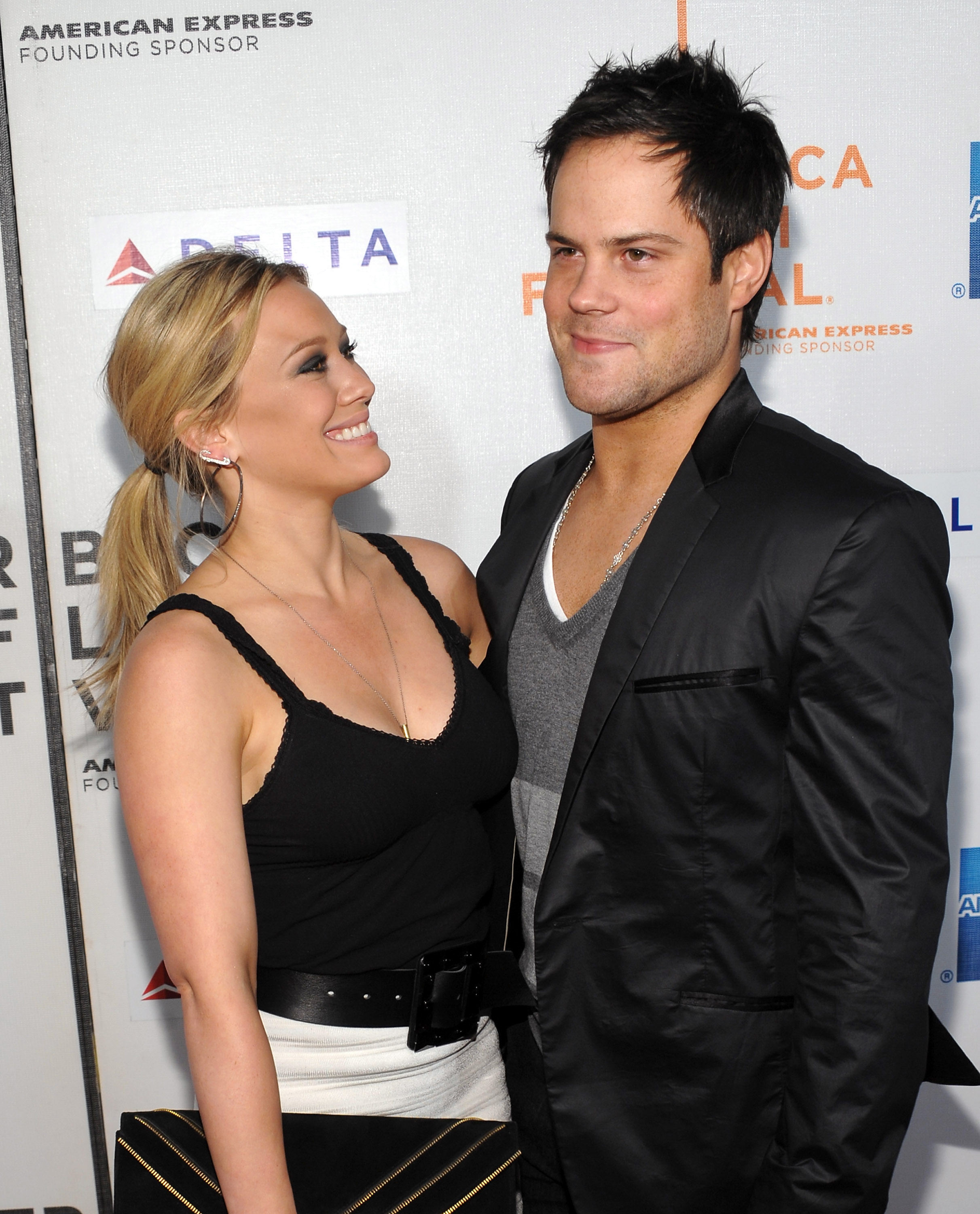    Hilary Duff med Mand Mike Comrie 